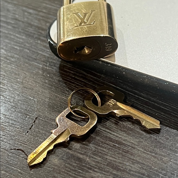 AUTHENTIC Louis Vuitton Brass Padlock with Keys - Picture 6 of 9